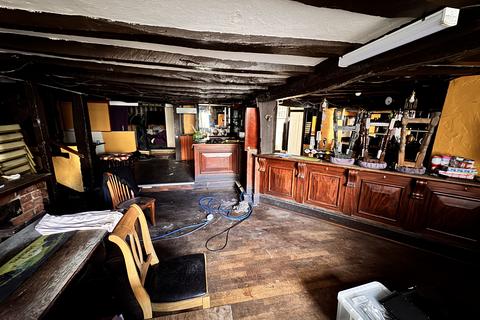 5 bedroom detached house for sale, The Rose and Crown, , 22 Market Place, Chippenham, Wiltshire SN15 3HW