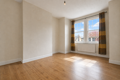 2 bedroom apartment to rent, Overcliff Road, London SE13
