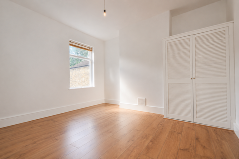 2 bedroom apartment to rent, Overcliff Road, London SE13
