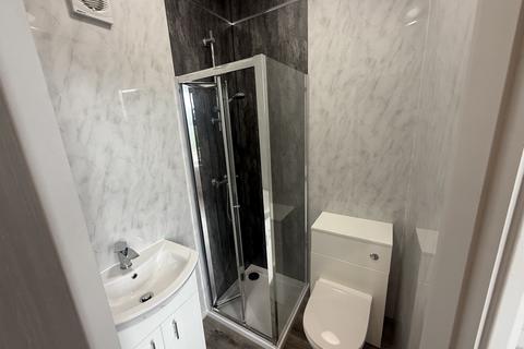 1 bedroom apartment to rent, Birkby Lodge Road, HUDDERSFIELD