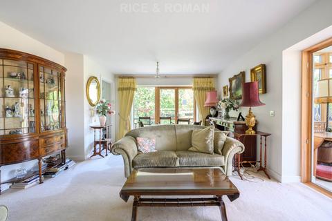 2 bedroom retirement property for sale, Oatlands Drive, Weybridge KT13