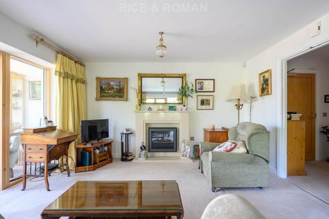 2 bedroom retirement property for sale, Oatlands Drive, Weybridge KT13