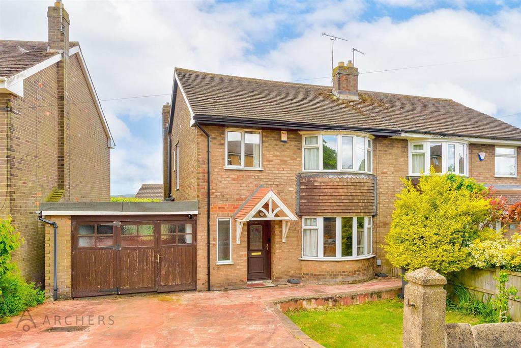 3 bedroom semi-detached house for sale