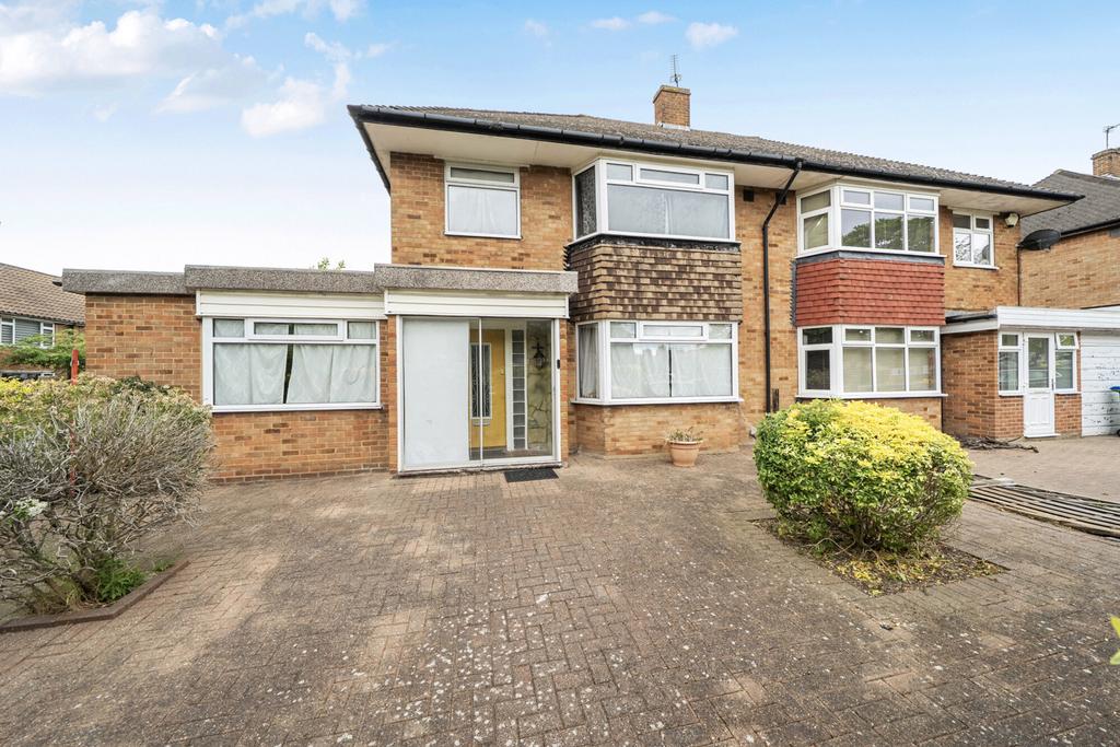 Detached house exterior, driveway