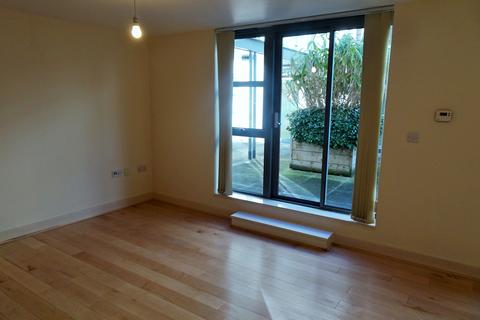 Studio to rent, Corporation Street, Taunton, TA1