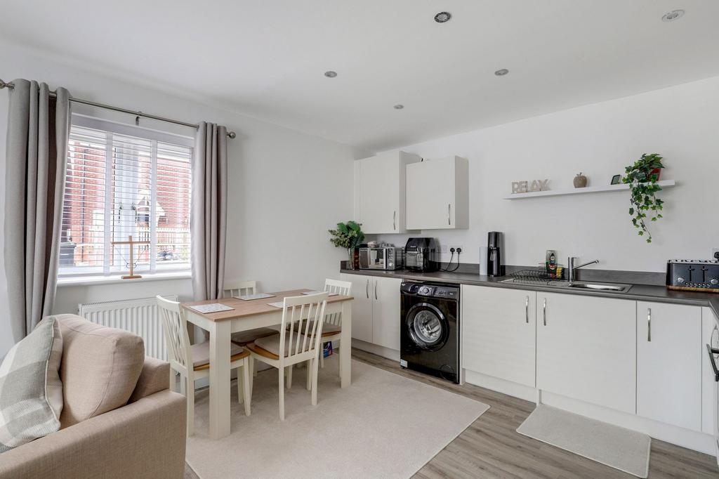 Apartment in Gedling, Nottinghamshire - More