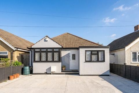 3 bedroom detached house for sale, St. Margarets Avenue, Uxbridge