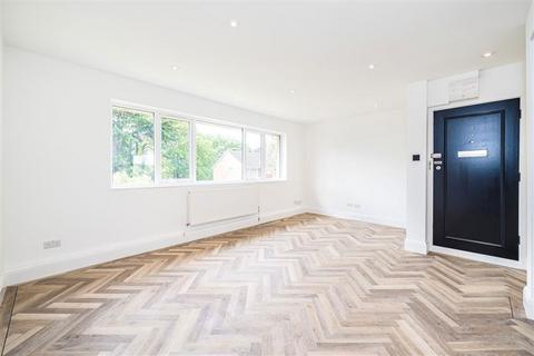 2 bedroom flat for sale, Woodington Close, London SE9