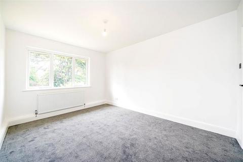 2 bedroom flat for sale, Woodington Close, London SE9