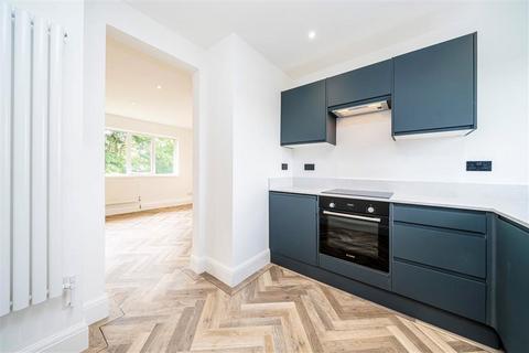 2 bedroom flat for sale, Woodington Close, London SE9