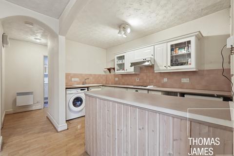 1 bedroom flat for sale, Broomfield Avenue, London, N13
