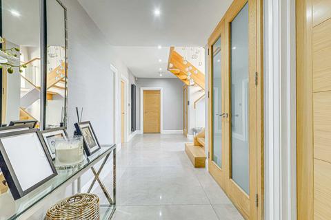 5 bedroom detached house for sale, Rochford SS4