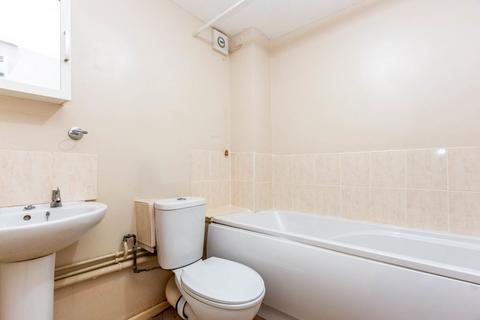 2 bedroom ground floor flat for sale, Barwick House, Rushden NN10