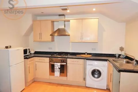 2 bedroom apartment to rent - View 3