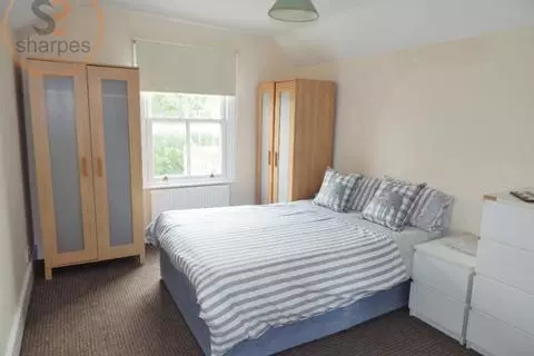 2 bedroom apartment to rent - View 5