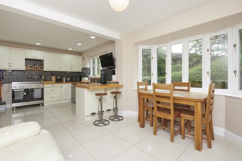 4 bedroom detached house for sale, Matthews Close, Rushton