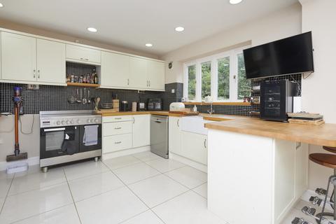 4 bedroom detached house for sale, Matthews Close, Rushton