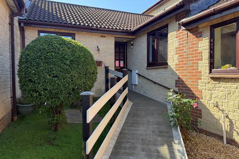 2 bedroom bungalow for sale, Kingshill Gardens, Nailsea, Nailsea Somerset, BS48