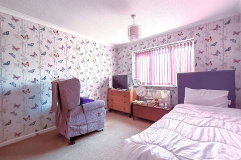 2 bedroom bungalow for sale, Kingshill Gardens, Nailsea, Nailsea Somerset, BS48