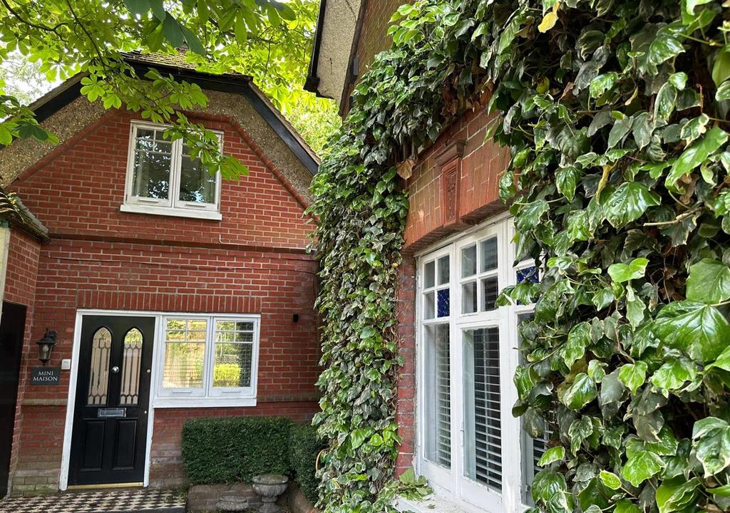 Bassett Heath Lodge 253 Bassett Avenue, Southampton - View 3
