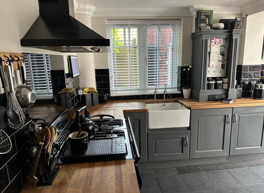 Bassett Heath Lodge 253 Bassett Avenue, Southampton - More