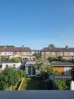 2 bedroom terraced house to rent, Linden Avenue, Ruislip, HA4
