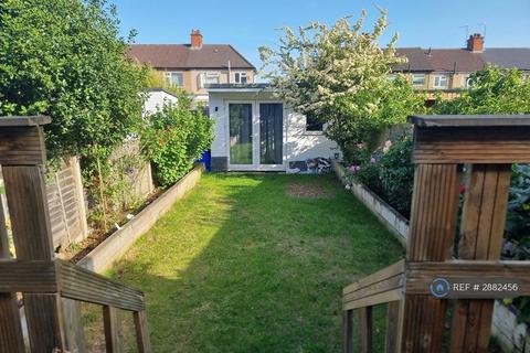 2 bedroom terraced house to rent, Linden Avenue, Ruislip, HA4