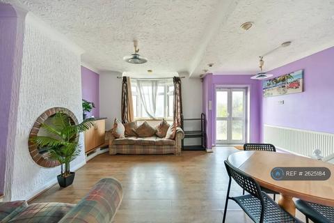 4 bedroom semi-detached house to rent, Gloucester Road, Feltham, TW13