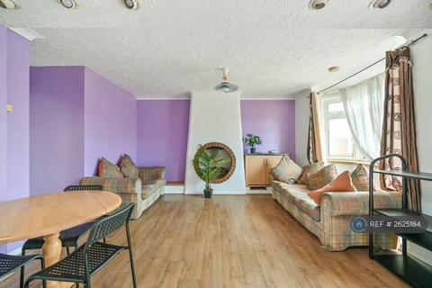 4 bedroom semi-detached house to rent, Gloucester Road, Feltham, TW13