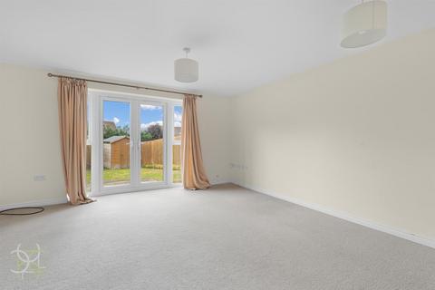3 bedroom semi-detached house for sale, Sunset Way, Evesham WR11
