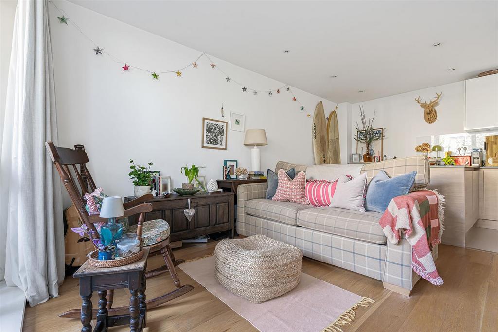 Apartment in Cambridge, Petersfield - View 3