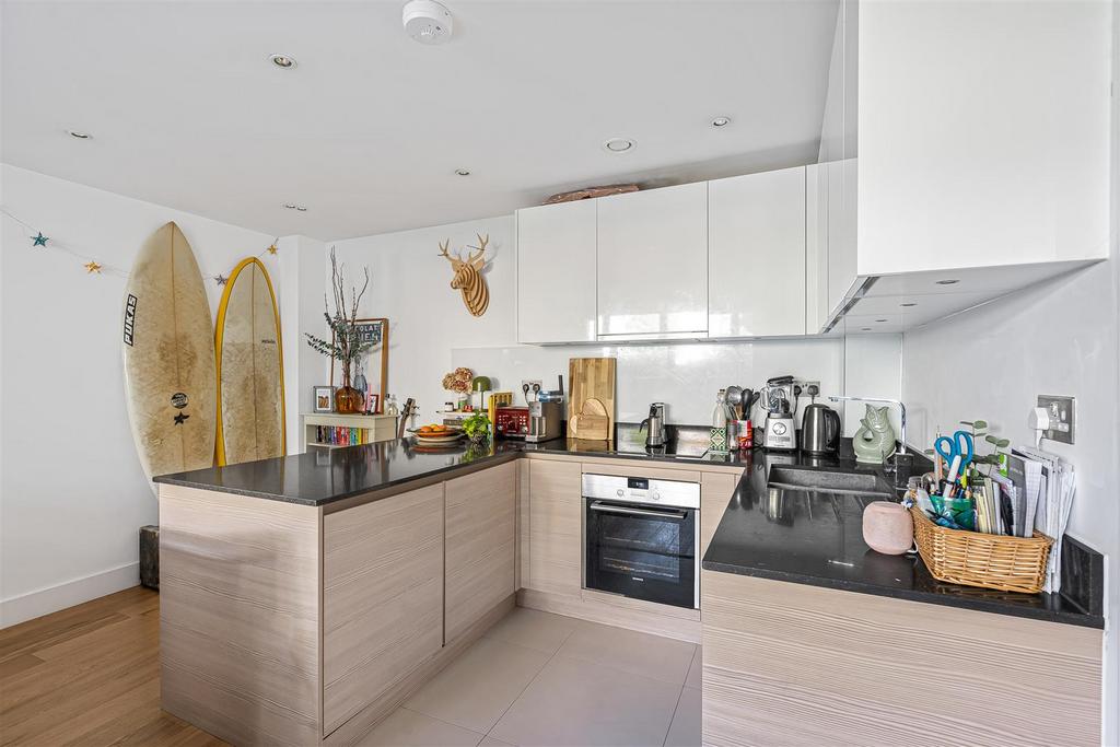 Apartment in Cambridge, Petersfield - View 4