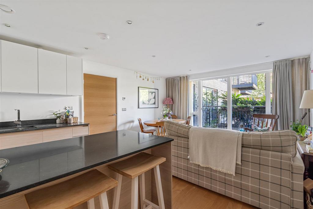 Apartment in Cambridge, Petersfield - View 5