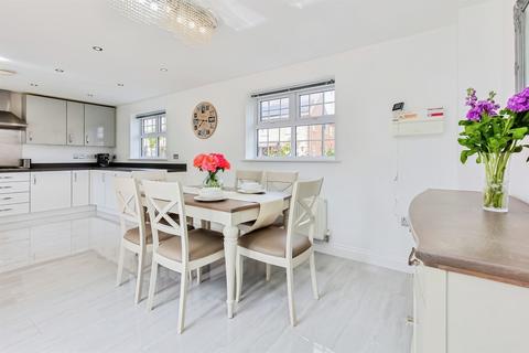 4 bedroom detached house for sale, Kingsdown Drive, Stamford