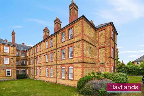 Pennington Drive, N21