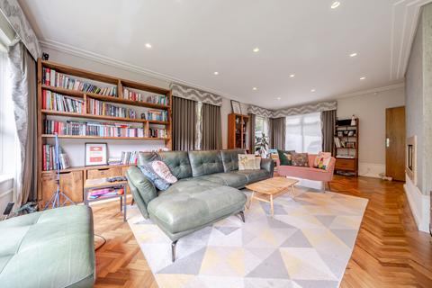 4 bedroom detached house for sale, Southborough Road, Bickley, Kent, BR1