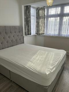 1 bedroom in a house share to rent, Tennyson Way, Hornchurch RM12