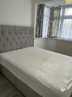 1 bedroom in a house share to rent, Tennyson Way, Hornchurch RM12
