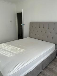 1 bedroom in a house share to rent, Tennyson Way, Hornchurch RM12