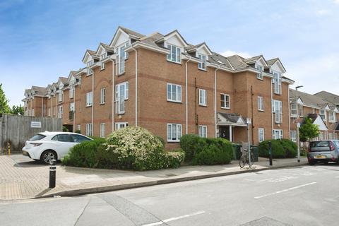 Flat - Claremont Road, Portsmouth, Hampshire, PO1