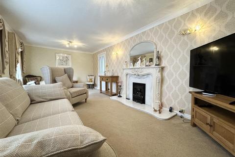 2 bedroom detached bungalow for sale, Dene Park, Kirkburton, Huddersfield HD8 0XJ