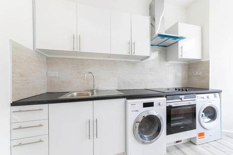 Studio to rent, Callcott Road, London NW6