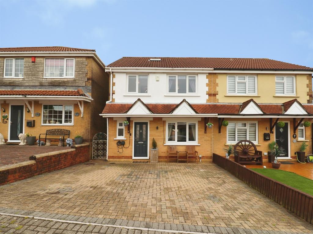 3 bedroom semi-detached house for sale