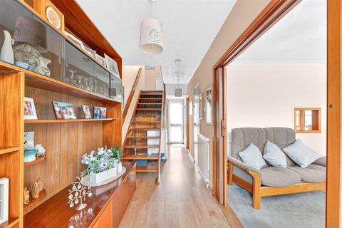 3 bedroom terraced house for sale, Southwold Drive, Barking