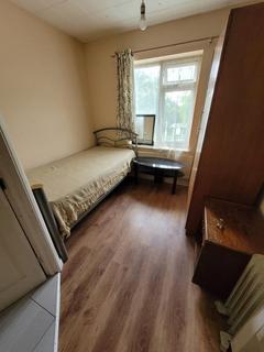 1 bedroom in a house share to rent, Lower Cippenham Lane, Slough SL1
