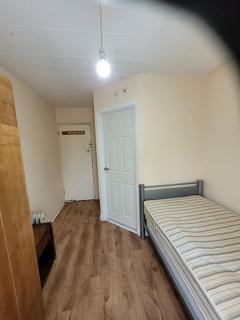 1 bedroom in a house share to rent, Lower Cippenham Lane, Slough SL1