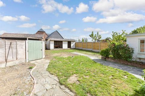 6 bedroom detached bungalow for sale, Monkton Road, Ramsgate CT12