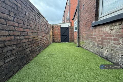 1 bedroom in a house share to rent, Manchester Road, Ashton-Under-Lyne, OL7