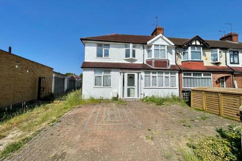 1 bedroom in a house share to rent, Goodwood Avenue, Enfield EN3