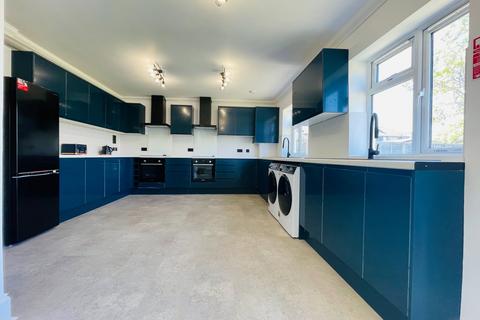 1 bedroom in a house share to rent, Goodwood Avenue, Enfield EN3